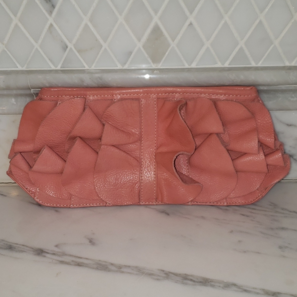 WOMEN'S BE&D PEACH LEATHER CLUTCH BAG PURSE